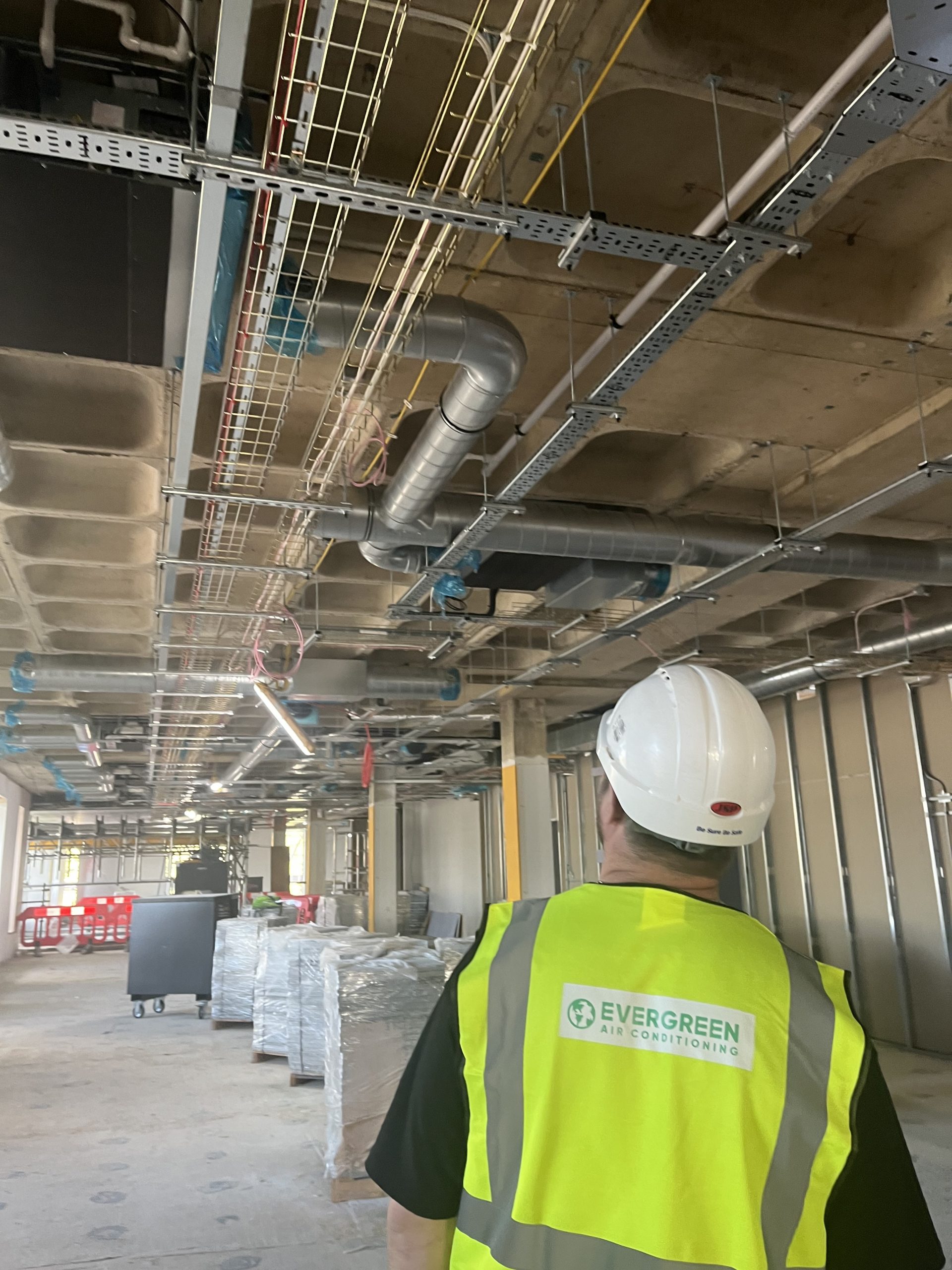 Commercial air conditioning maintenance engineer in Essex